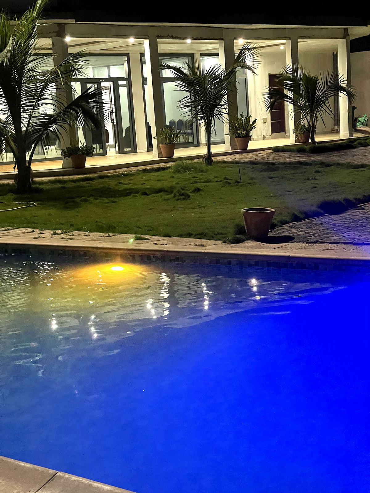Piscine illuminée